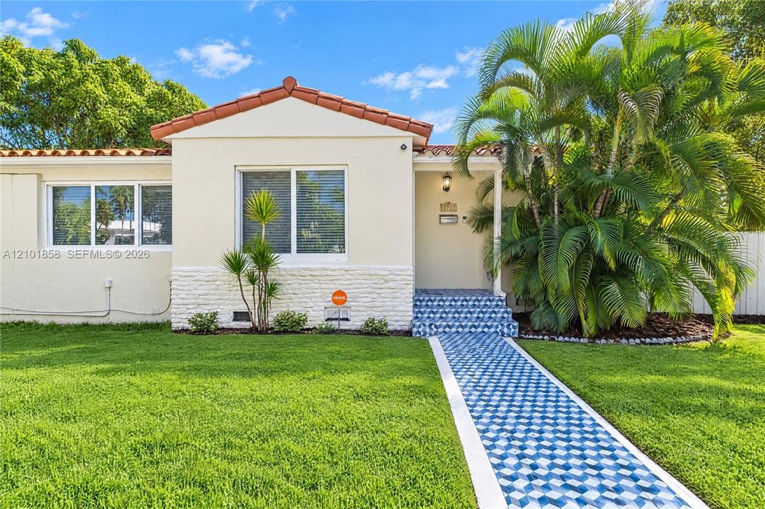 En Venta: $1,550,000 (4 camas, 3 baños, 1636 Pies cuadrados)
