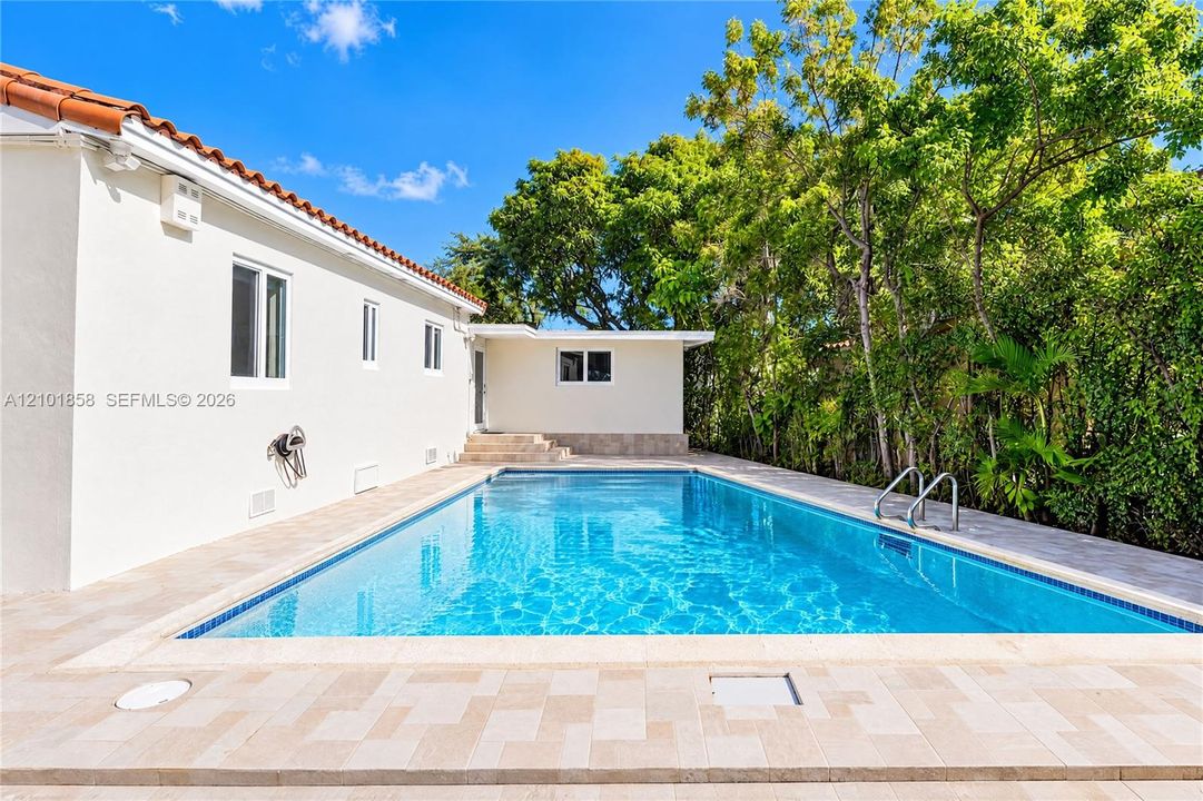 En Venta: $1,550,000 (4 camas, 3 baños, 1636 Pies cuadrados)
