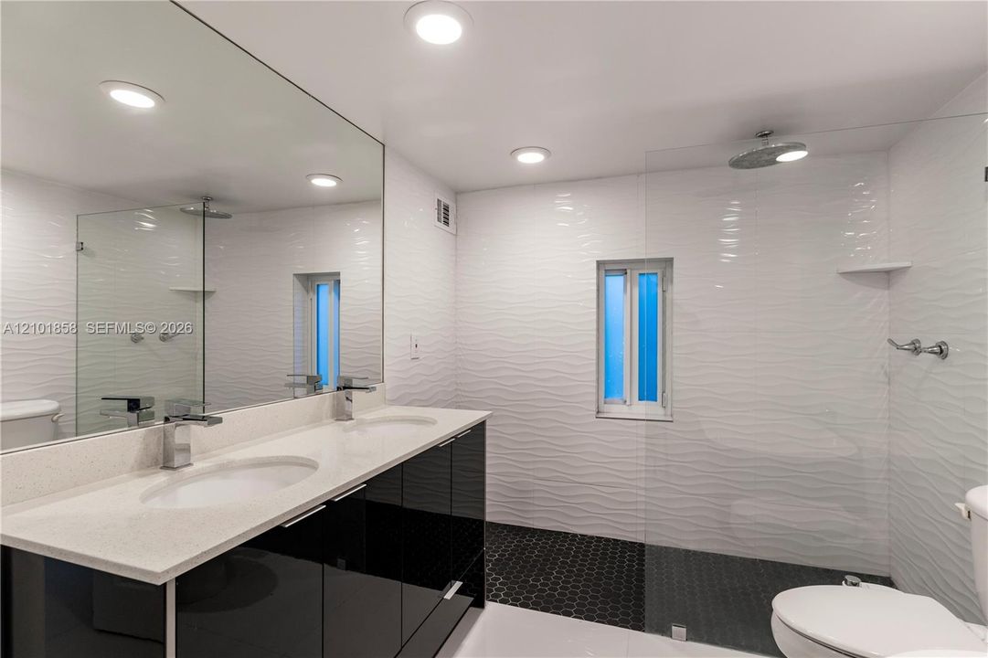 En Venta: $1,550,000 (4 camas, 3 baños, 1636 Pies cuadrados)