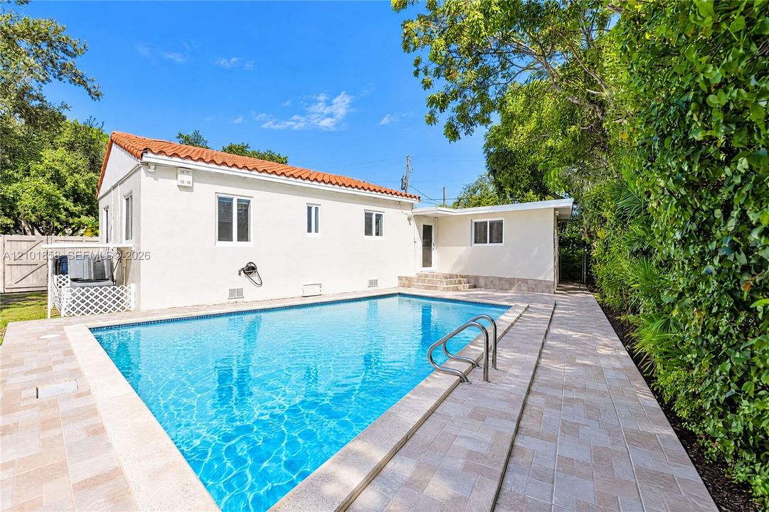 En Venta: $1,550,000 (4 camas, 3 baños, 1636 Pies cuadrados)