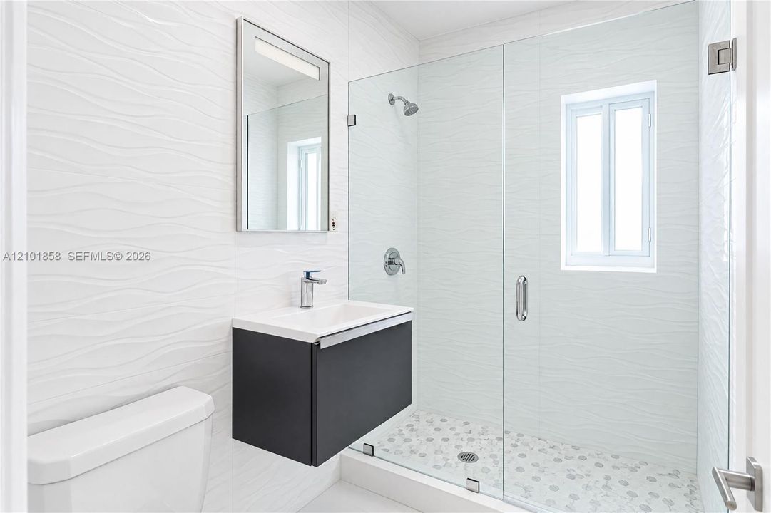 En Venta: $1,550,000 (4 camas, 3 baños, 1636 Pies cuadrados)