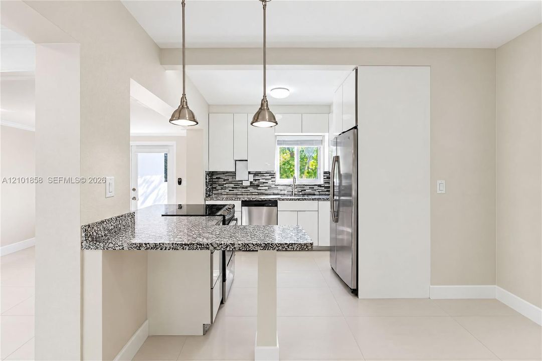 En Venta: $1,550,000 (4 camas, 3 baños, 1636 Pies cuadrados)