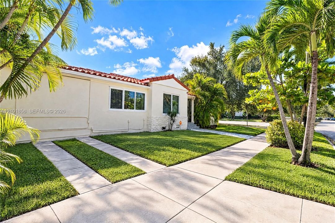 En Venta: $1,550,000 (4 camas, 3 baños, 1636 Pies cuadrados)