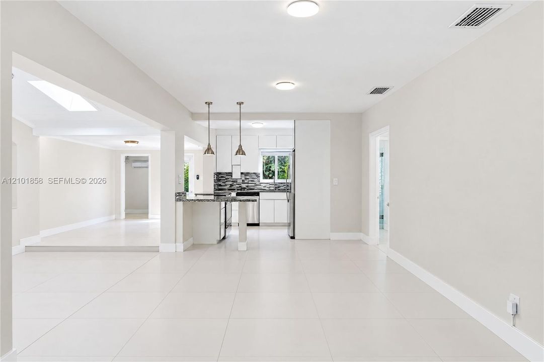 En Venta: $1,550,000 (4 camas, 3 baños, 1636 Pies cuadrados)