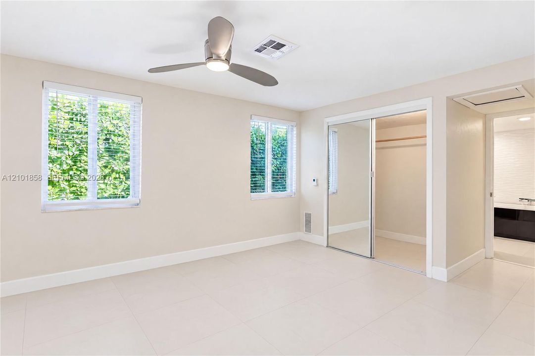 En Venta: $1,550,000 (4 camas, 3 baños, 1636 Pies cuadrados)
