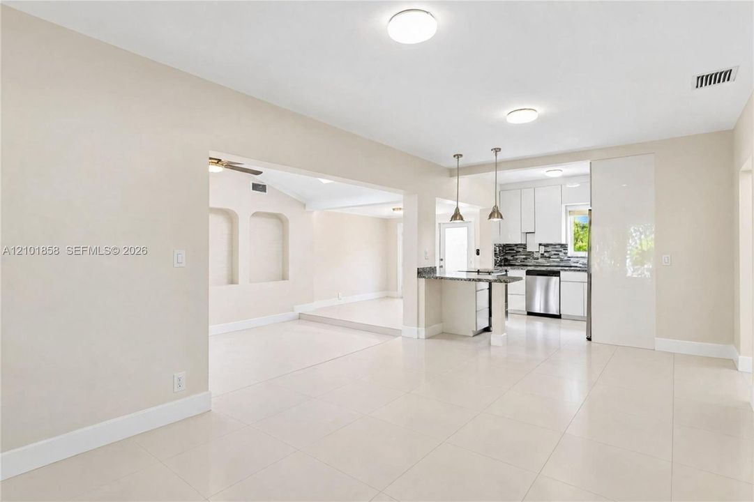 En Venta: $1,550,000 (4 camas, 3 baños, 1636 Pies cuadrados)