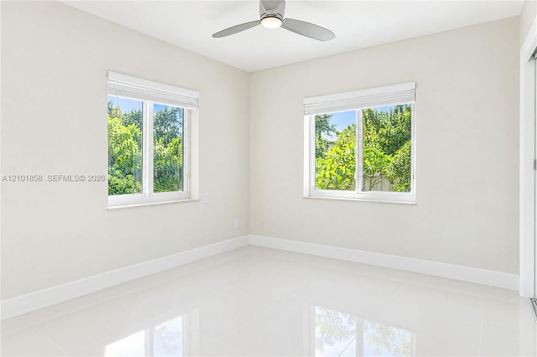 En Venta: $1,550,000 (4 camas, 3 baños, 1636 Pies cuadrados)