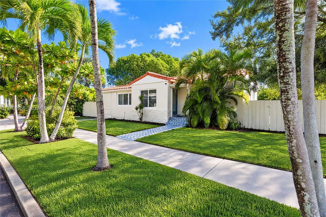 En Venta: $1,550,000 (4 camas, 3 baños, 1636 Pies cuadrados)