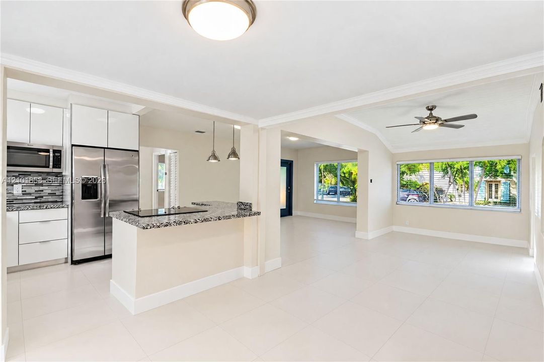 En Venta: $1,550,000 (4 camas, 3 baños, 1636 Pies cuadrados)