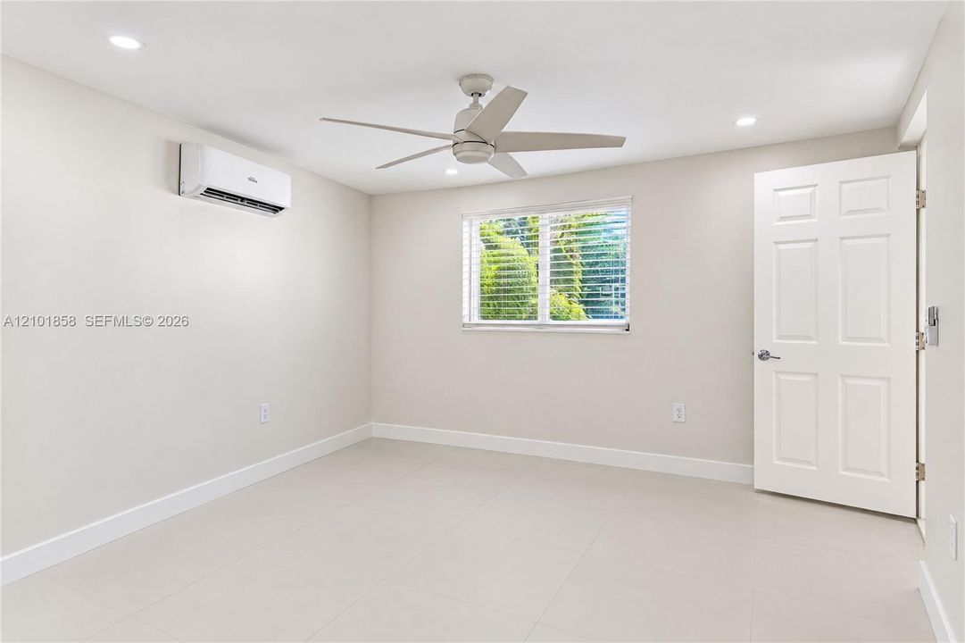 En Venta: $1,550,000 (4 camas, 3 baños, 1636 Pies cuadrados)