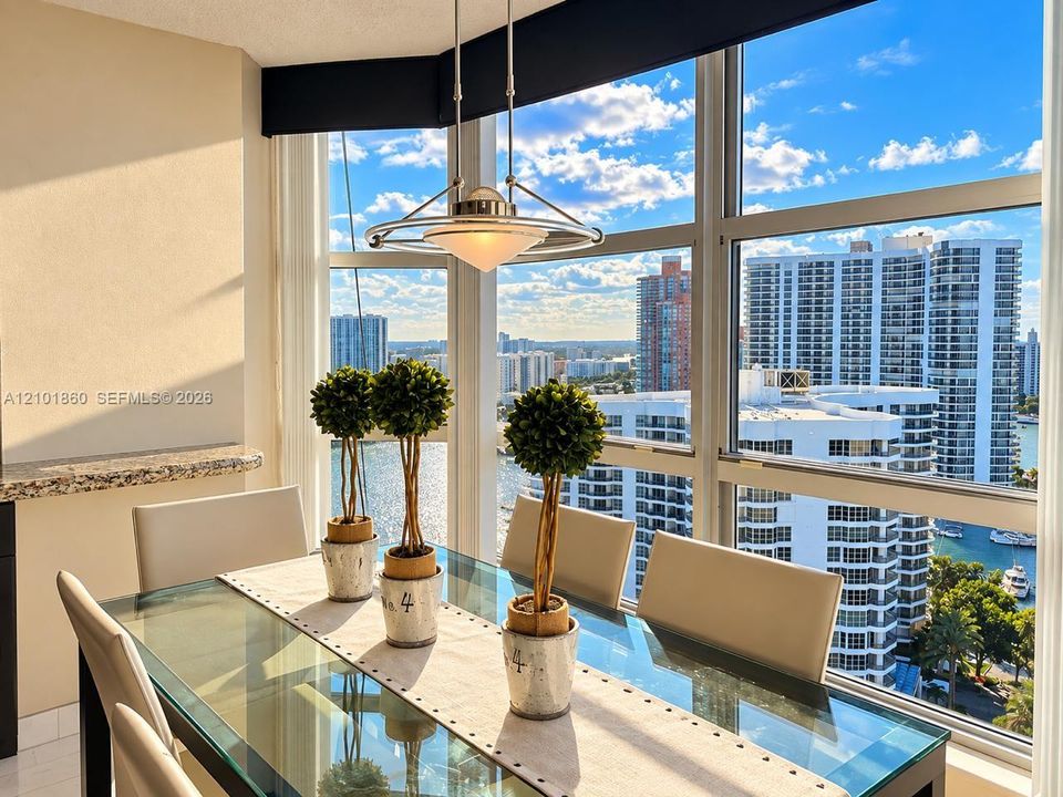 En Venta: $399,000 (2 camas, 2 baños, 1361 Pies cuadrados)