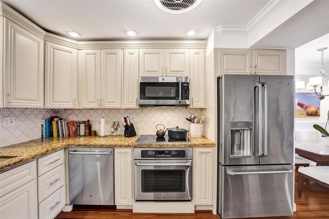 В аренду: $4,200 (2 спален, 2 ванн, 1218 Квадратных фут)