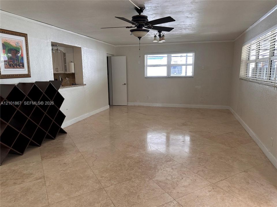 Recently Rented: $2,900 (3 beds, 1 baths, 1853 Square Feet)