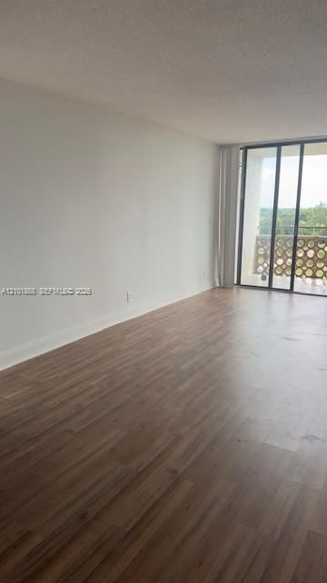 For Sale: $149,900 (1 beds, 1 baths, 822 Square Feet)