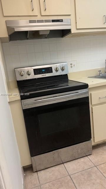 For Sale: $149,900 (1 beds, 1 baths, 822 Square Feet)