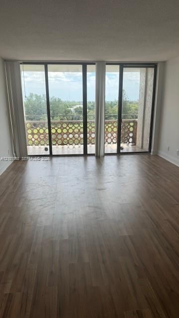 For Sale: $149,900 (1 beds, 1 baths, 822 Square Feet)
