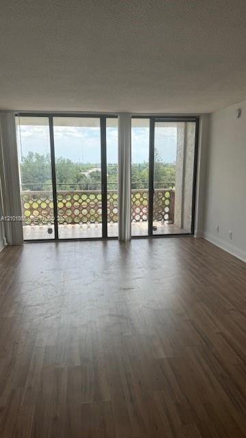 For Sale: $149,900 (1 beds, 1 baths, 822 Square Feet)