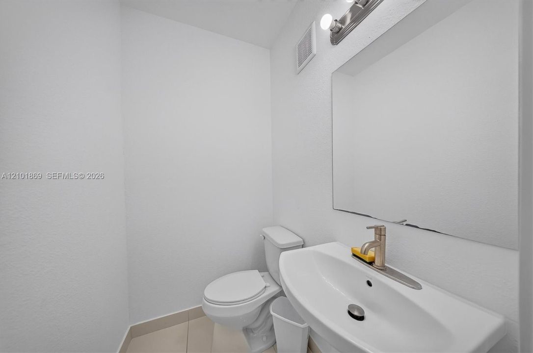Под контрактом: $440,000 (5 спален, 4 ванн, 1902 Квадратных фут)
