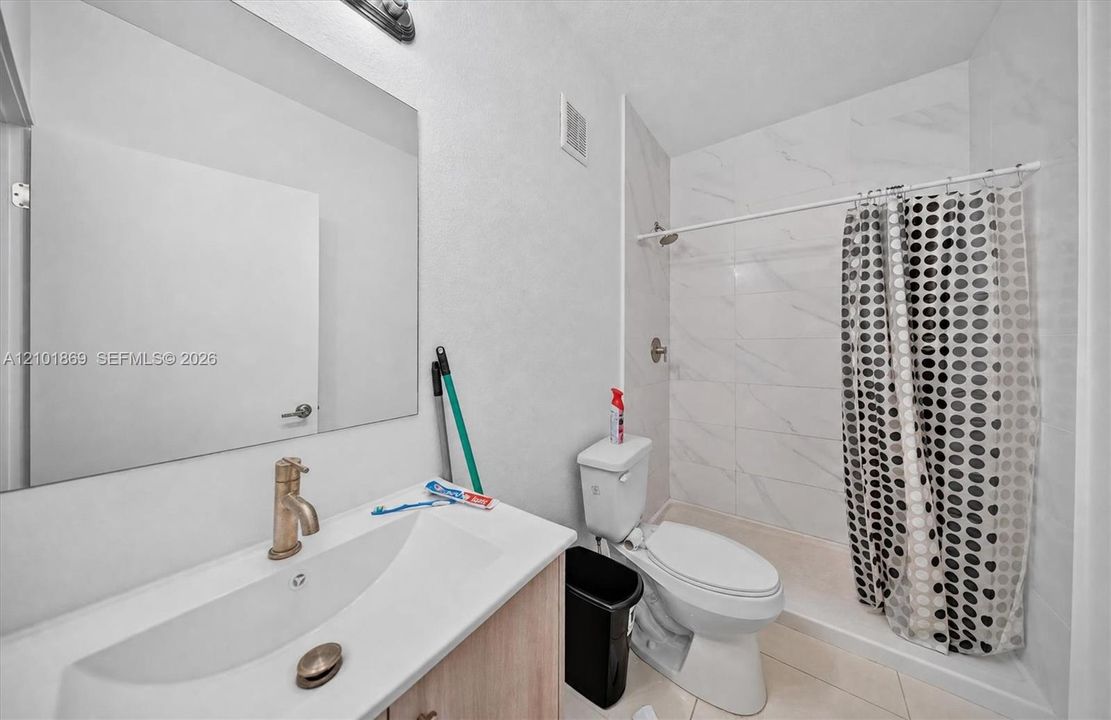 Под контрактом: $440,000 (5 спален, 4 ванн, 1902 Квадратных фут)