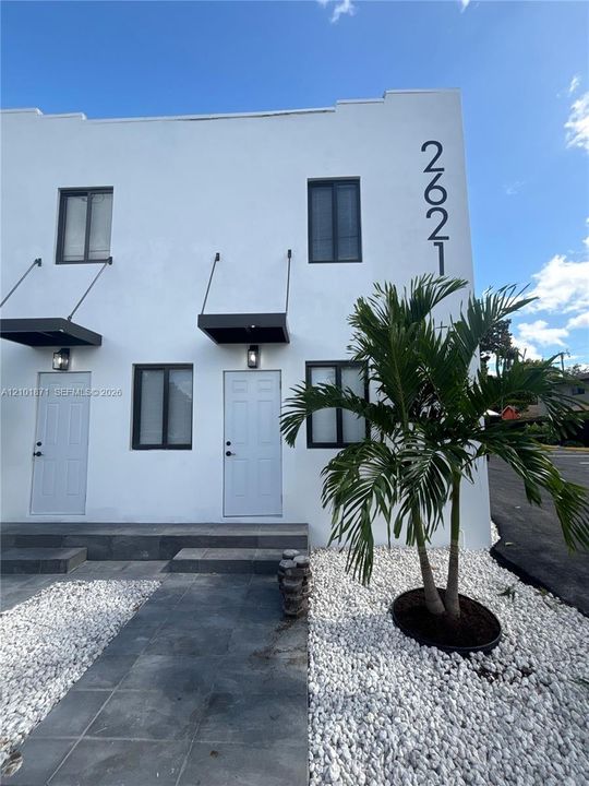 В аренду: $2,200 (2 спален, 1 ванн, 750 Квадратных фут)