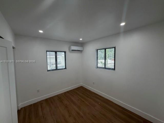В аренду: $2,200 (2 спален, 1 ванн, 750 Квадратных фут)