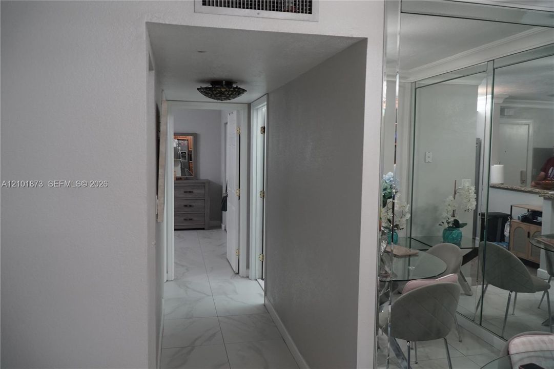 В аренду: $1,800 (2 спален, 1 ванн, 841 Квадратных фут)
