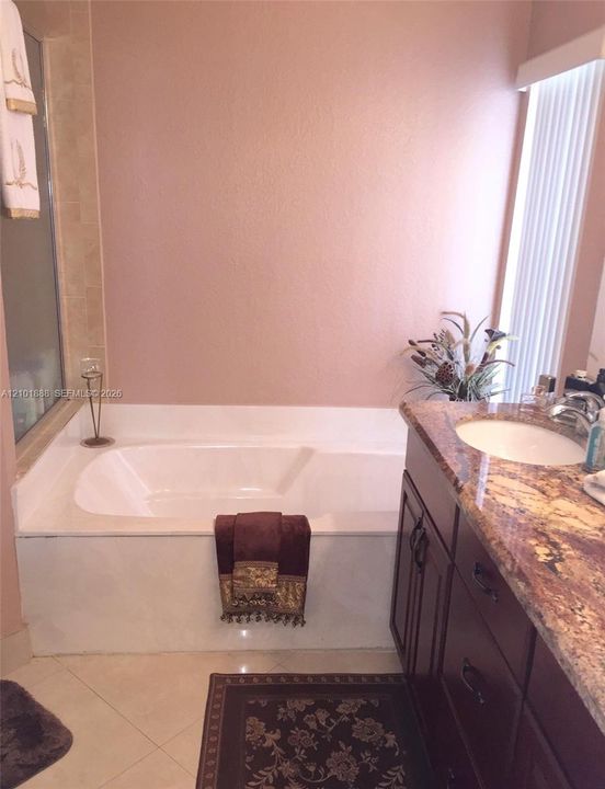 For Rent: $3,950 (3 beds, 2 baths, 2072 Square Feet)