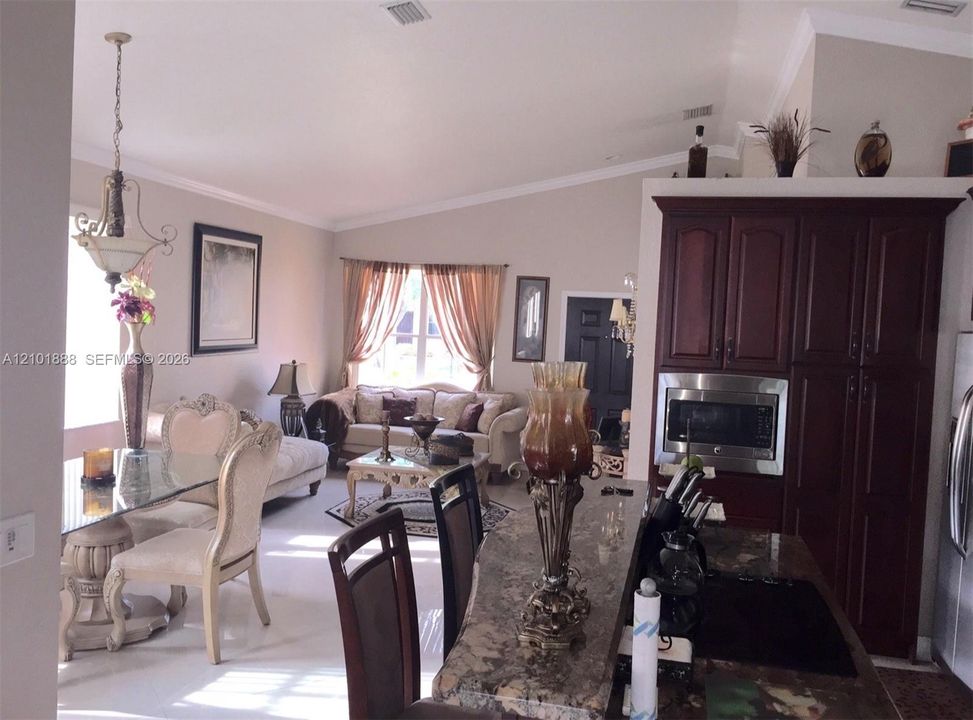 For Rent: $3,950 (3 beds, 2 baths, 2072 Square Feet)
