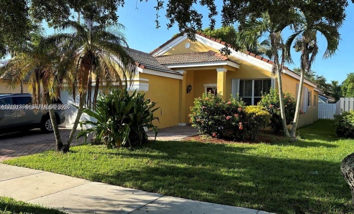 For Rent: $3,950 (3 beds, 2 baths, 2072 Square Feet)