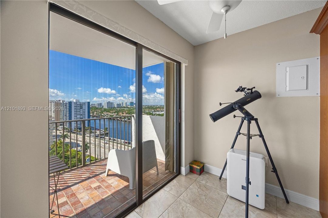 En Venta: $675,000 (2 camas, 2 baños, 1570 Pies cuadrados)