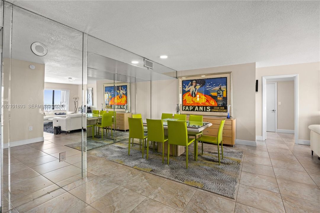 En Venta: $675,000 (2 camas, 2 baños, 1570 Pies cuadrados)