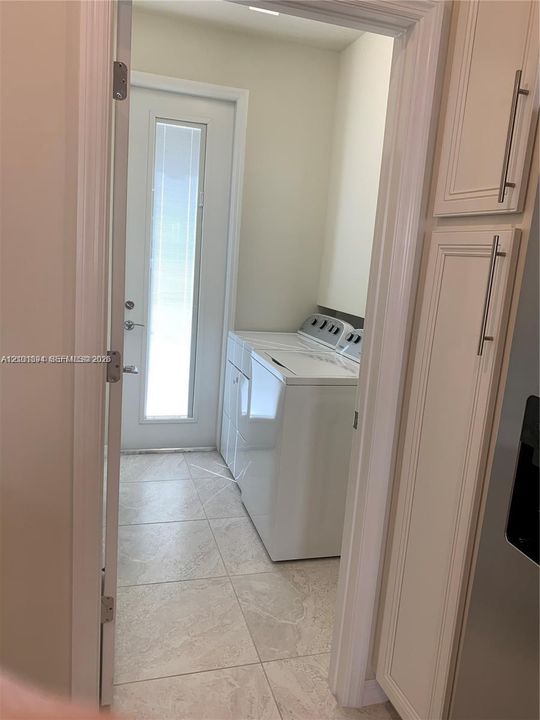 For Rent: $3,450 (3 beds, 2 baths, 1421 Square Feet)