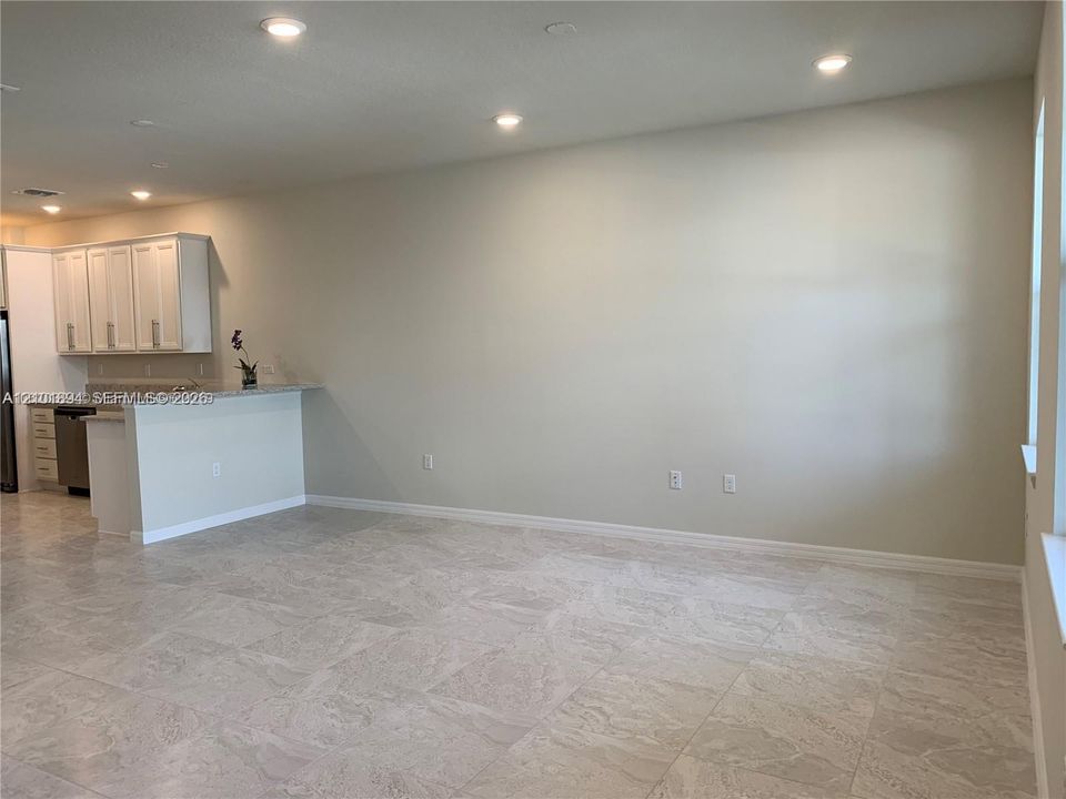 For Rent: $3,450 (3 beds, 2 baths, 1421 Square Feet)