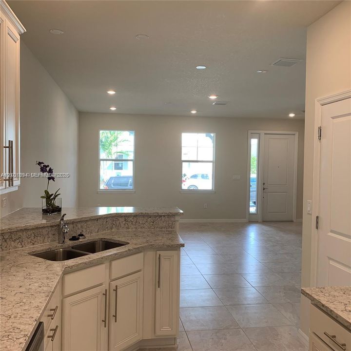 For Rent: $3,450 (3 beds, 2 baths, 1421 Square Feet)