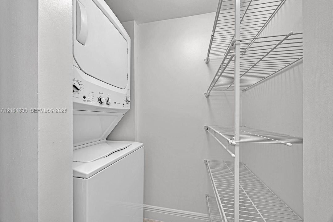 На продажу: $325,000 (1 спален, 1 ванн, 750 Квадратных фут)