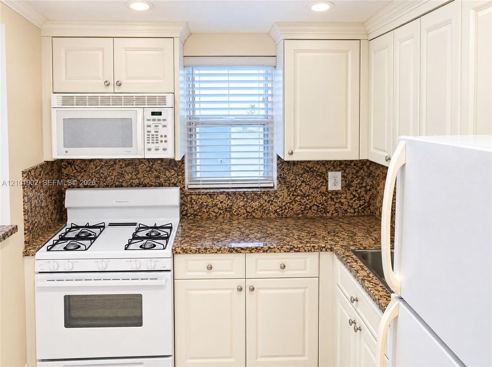 For Rent: $2,490 (1 beds, 1 baths, 665 Square Feet)