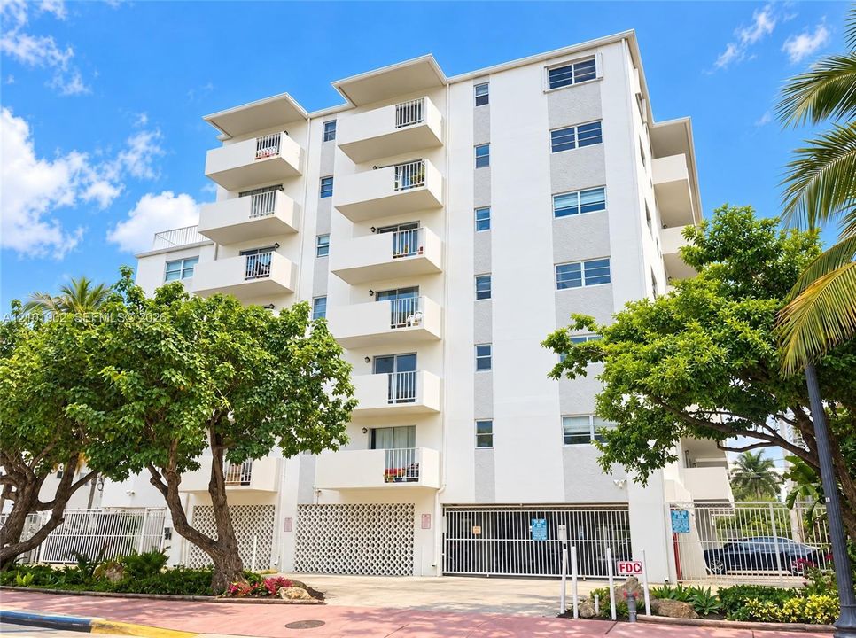 For Rent: $2,490 (1 beds, 1 baths, 665 Square Feet)