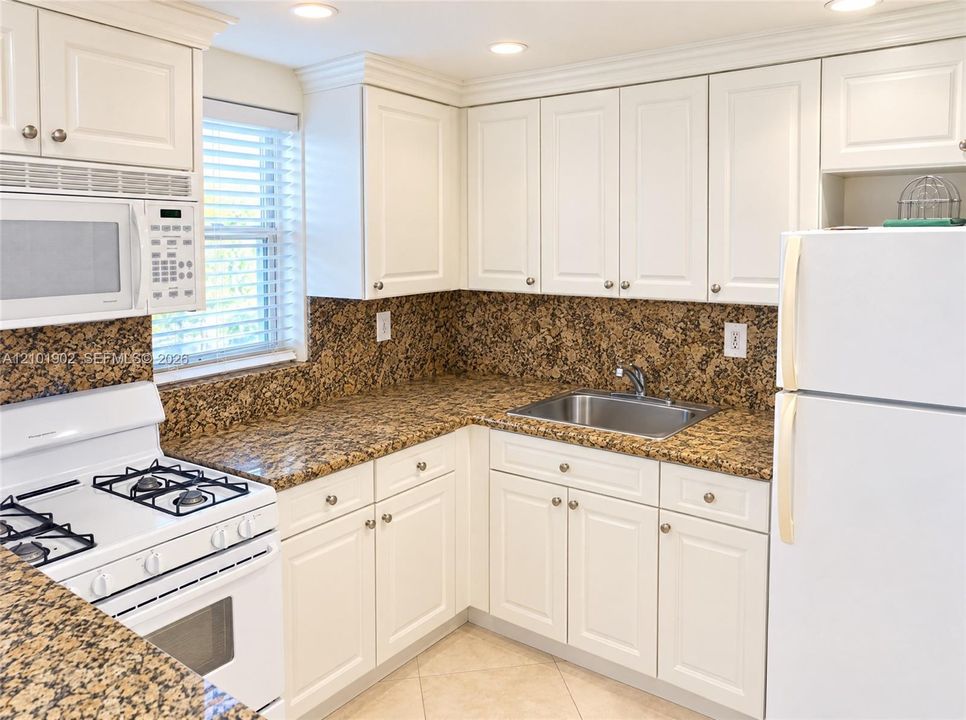 For Rent: $2,490 (1 beds, 1 baths, 665 Square Feet)