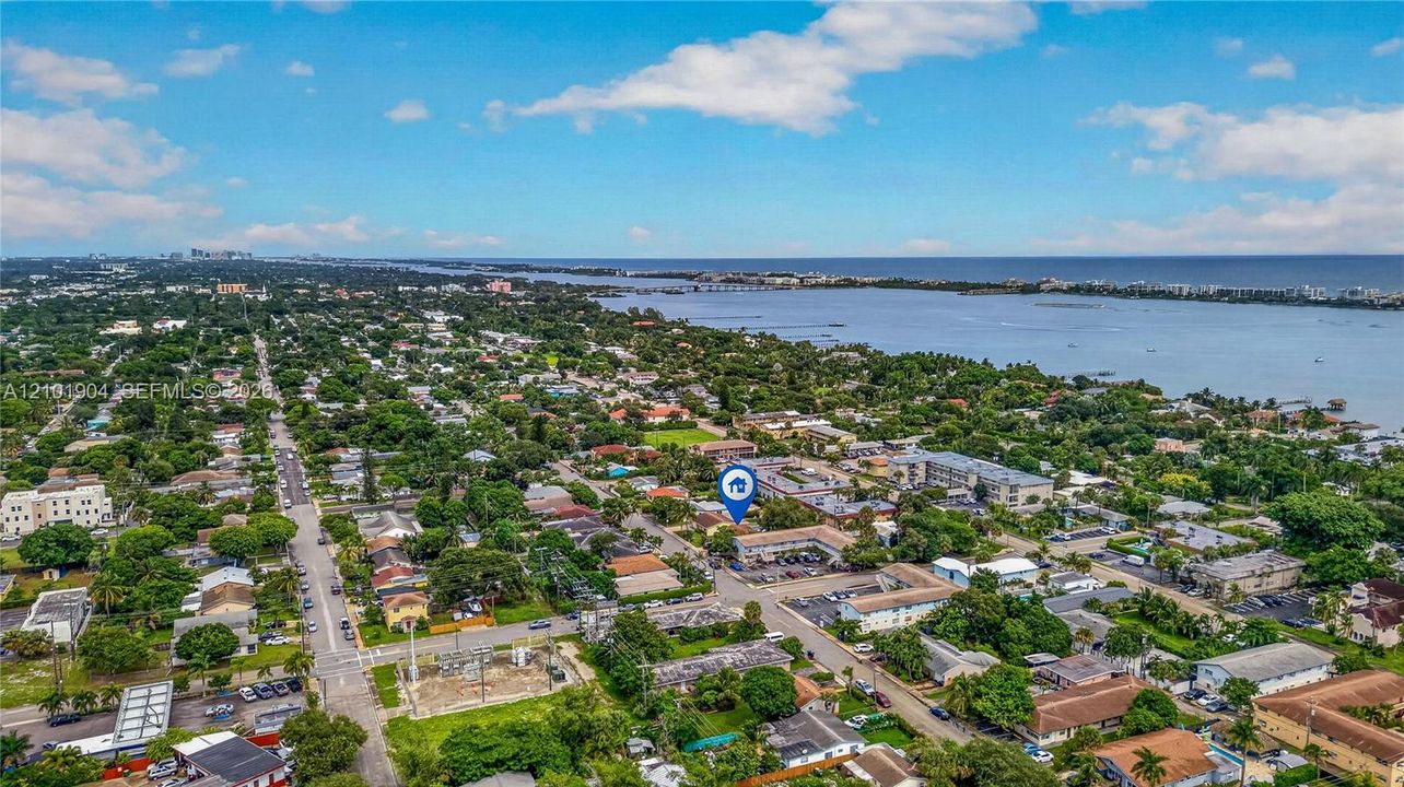 На продажу: $399,900 (3 спален, 1 ванн, 1000 Квадратных фут)