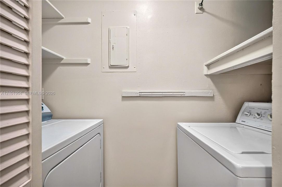 На продажу: $399,900 (3 спален, 1 ванн, 1000 Квадратных фут)