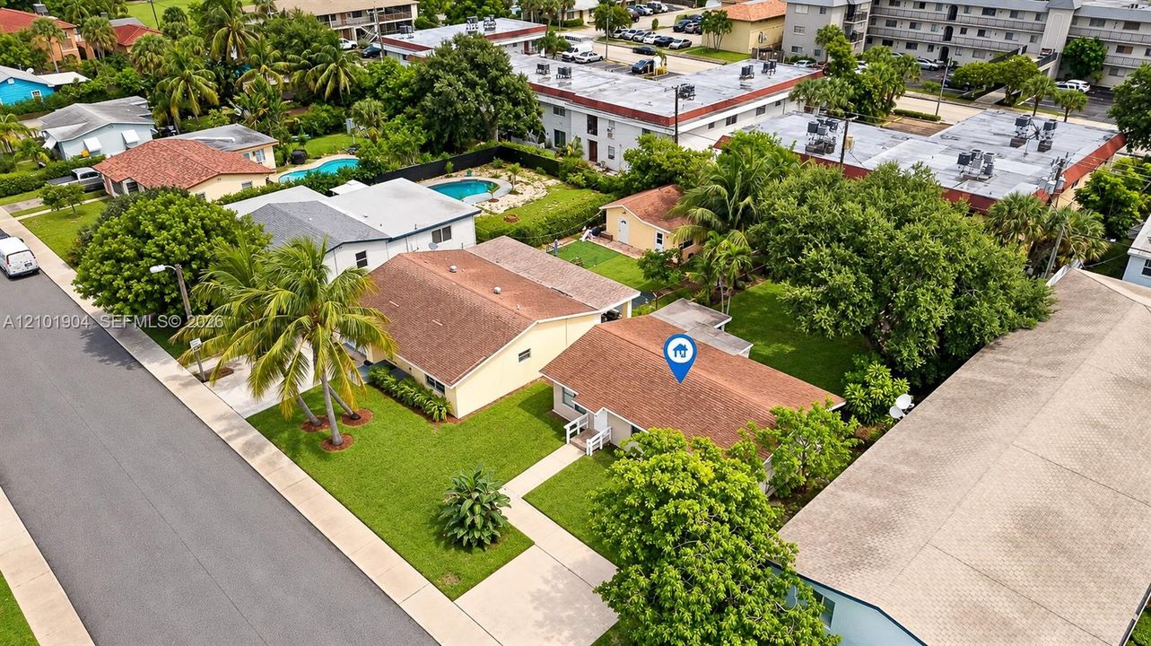 На продажу: $399,900 (3 спален, 1 ванн, 1000 Квадратных фут)