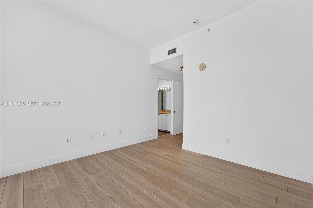 For Rent: $4,950 (3 beds, 2 baths, 1242 Square Feet)