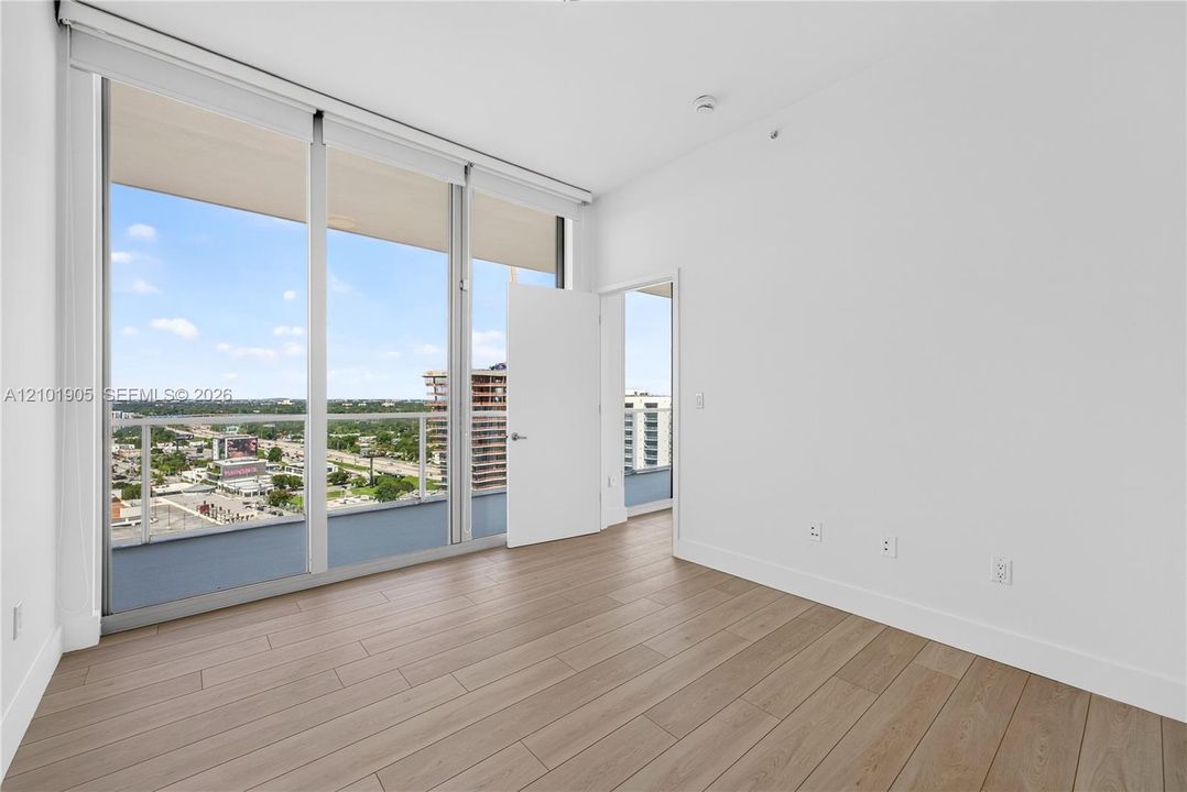 For Rent: $4,950 (3 beds, 2 baths, 1242 Square Feet)