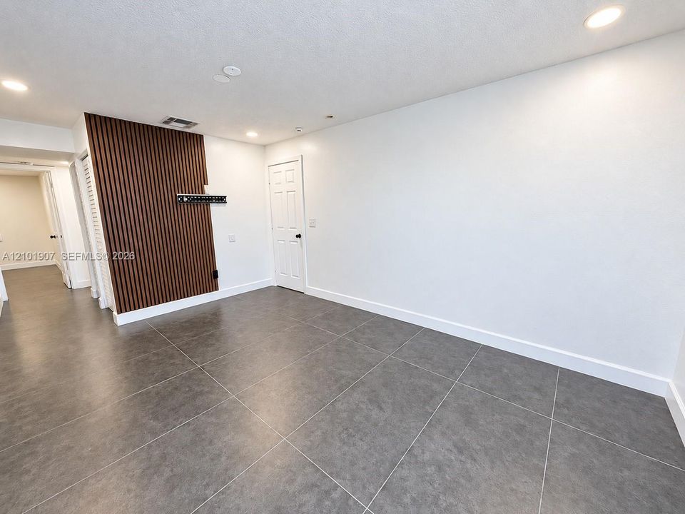 Activo con contrato: $2,600 (3 camas, 2 baños, 1200 Pies cuadrados)