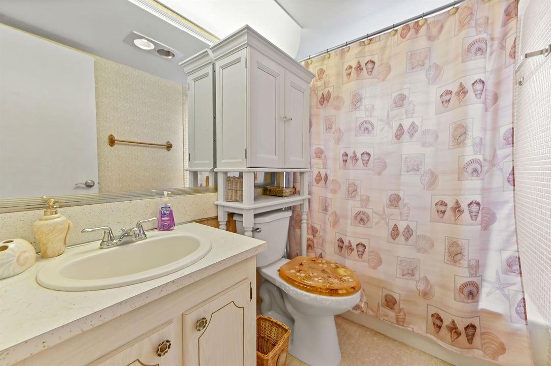 12 bathroom 01