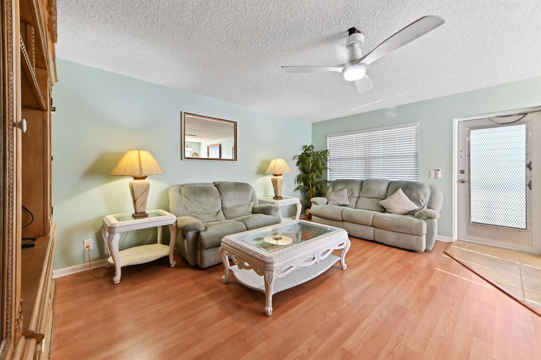 05 living room 02