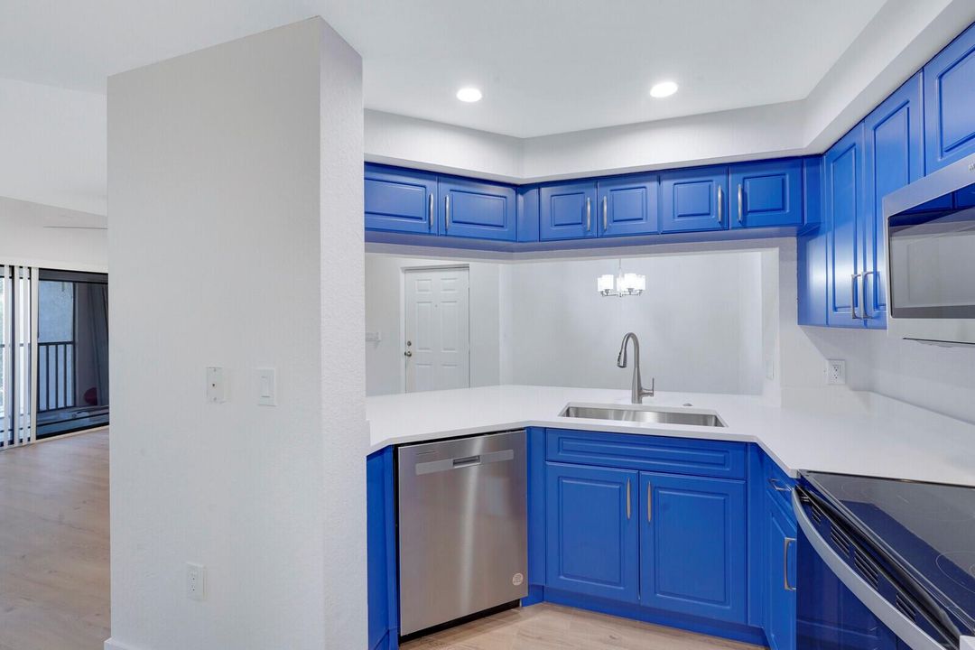 2724-305 KITCHEN 3