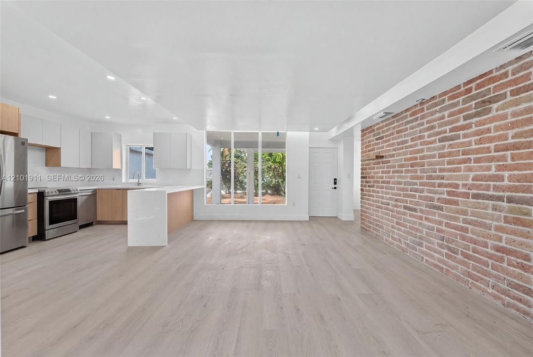 En Renta: $4,200 (4 camas, 3 baños, 1600 Pies cuadrados)