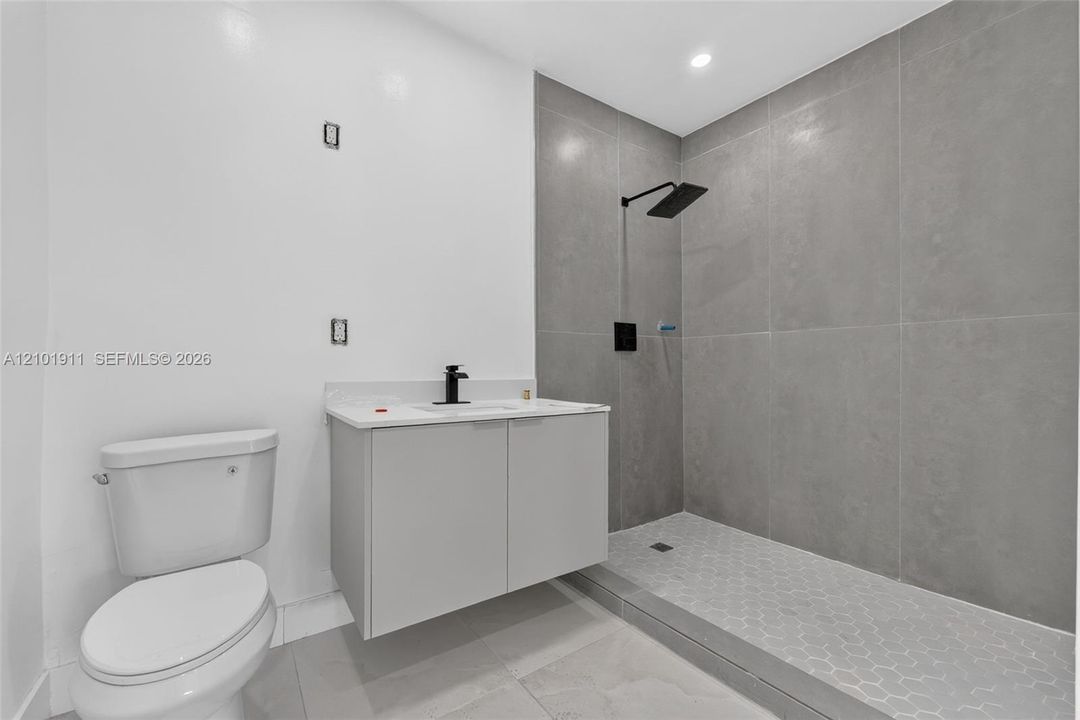 En Renta: $4,200 (4 camas, 3 baños, 1600 Pies cuadrados)