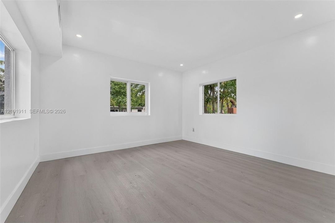 En Renta: $4,200 (4 camas, 3 baños, 1600 Pies cuadrados)